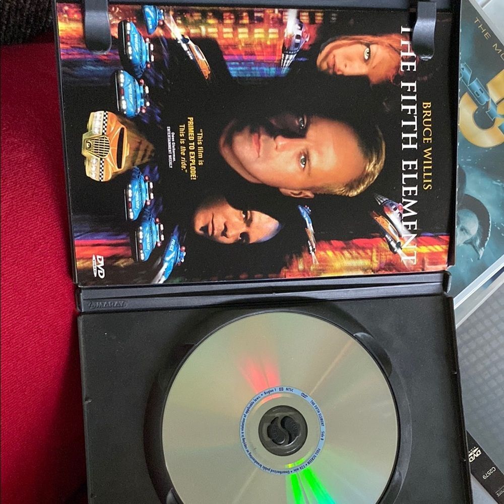 The Fifth Element DVD - Picture 3 of 3